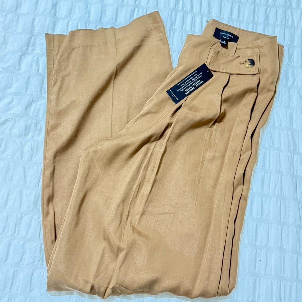Banana Republic Factory NWT TENCEL™ PLEATED PANTS (women)  Size 4R